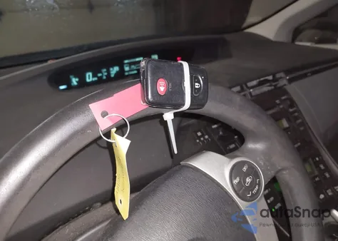 2011 Toyota Prius Three z USA, uszkodzony, nr VIN JTDKN3DU3B0299575